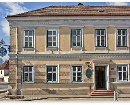 Gasthof Manhalter Pitten Buitenkant foto
